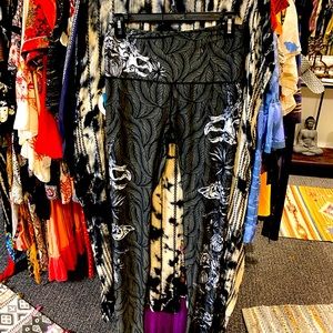 Yoga Democracy black /white leggings